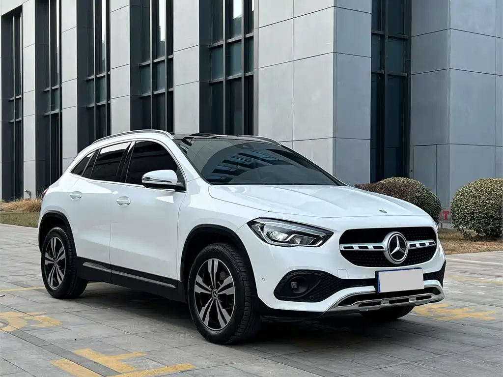 MERCEDES-BENZ GLA