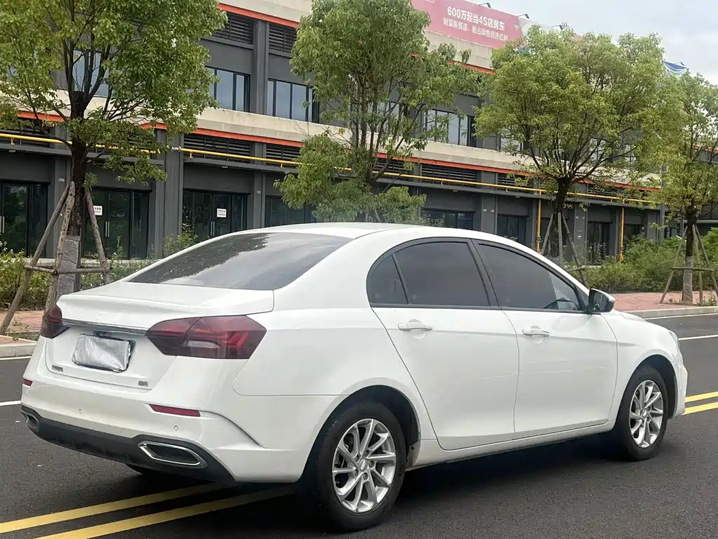 Geely Emgrand — миниатюра 7