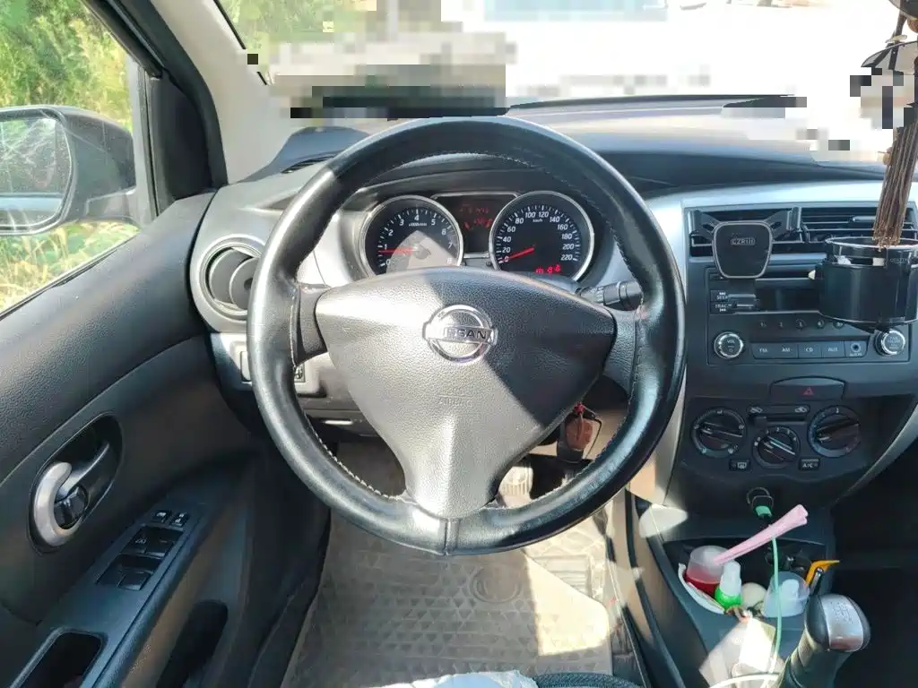 Nissan Livina — миниатюра 3