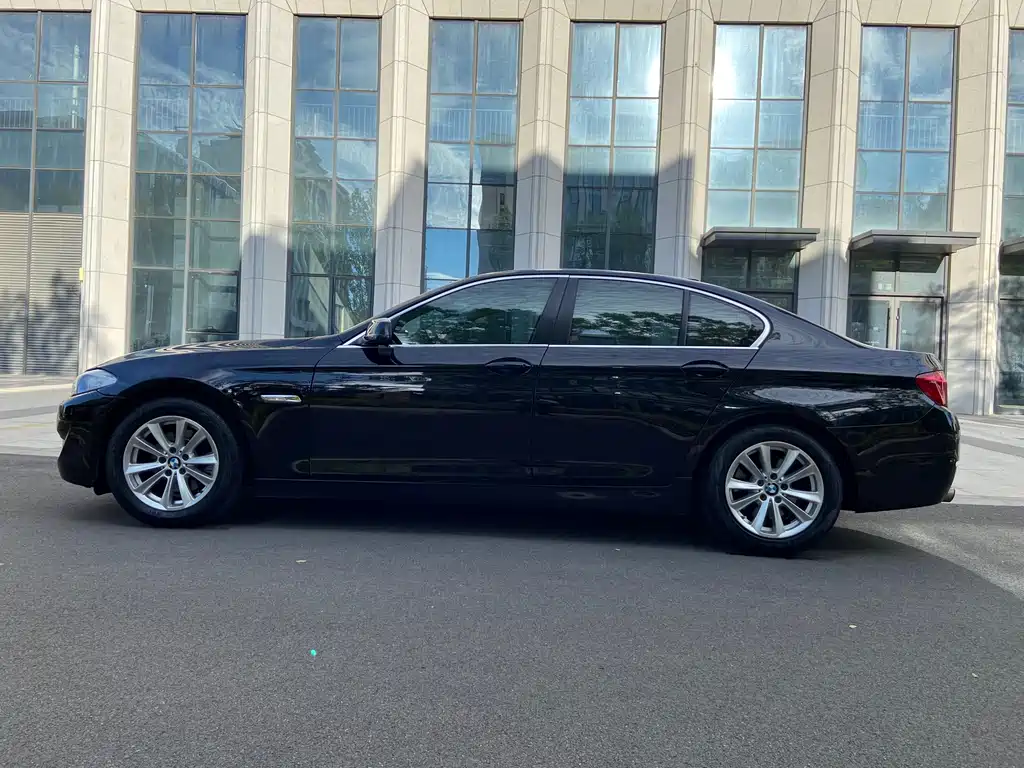 BMW 5 Series — миниатюра 2