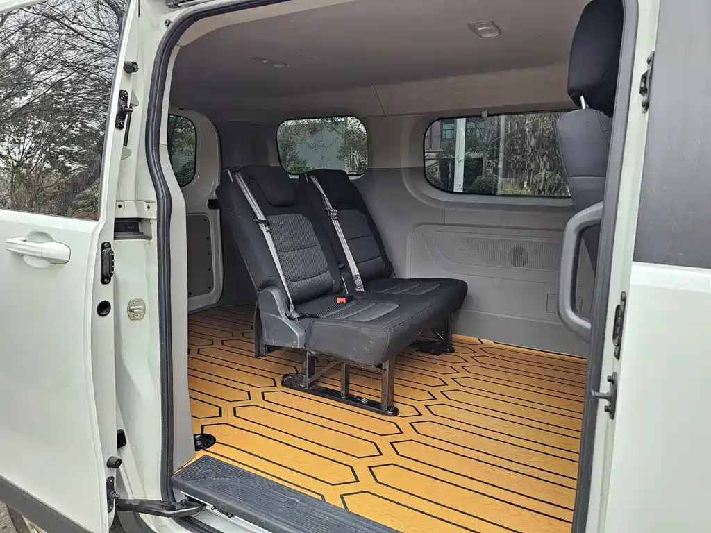 MAXUS V70 — миниатюра 9