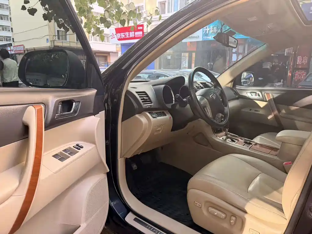 Toyota Highlander — миниатюра 7