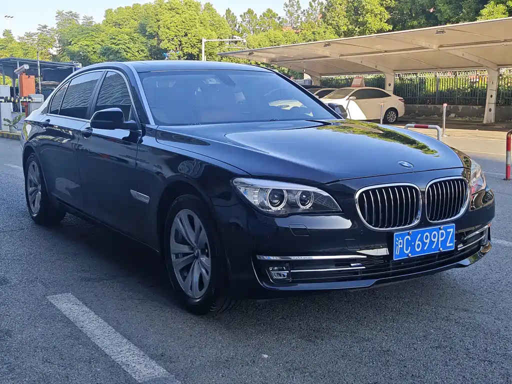 BMW 7 Series — миниатюра 3