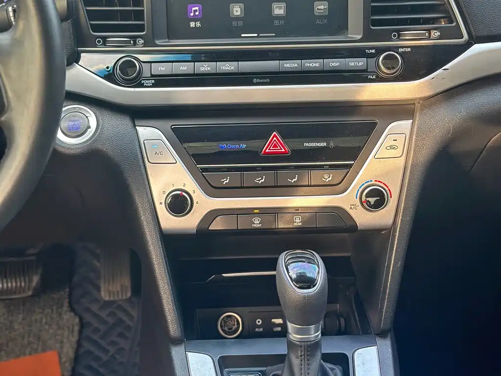 Hyundai Elantra — миниатюра 8