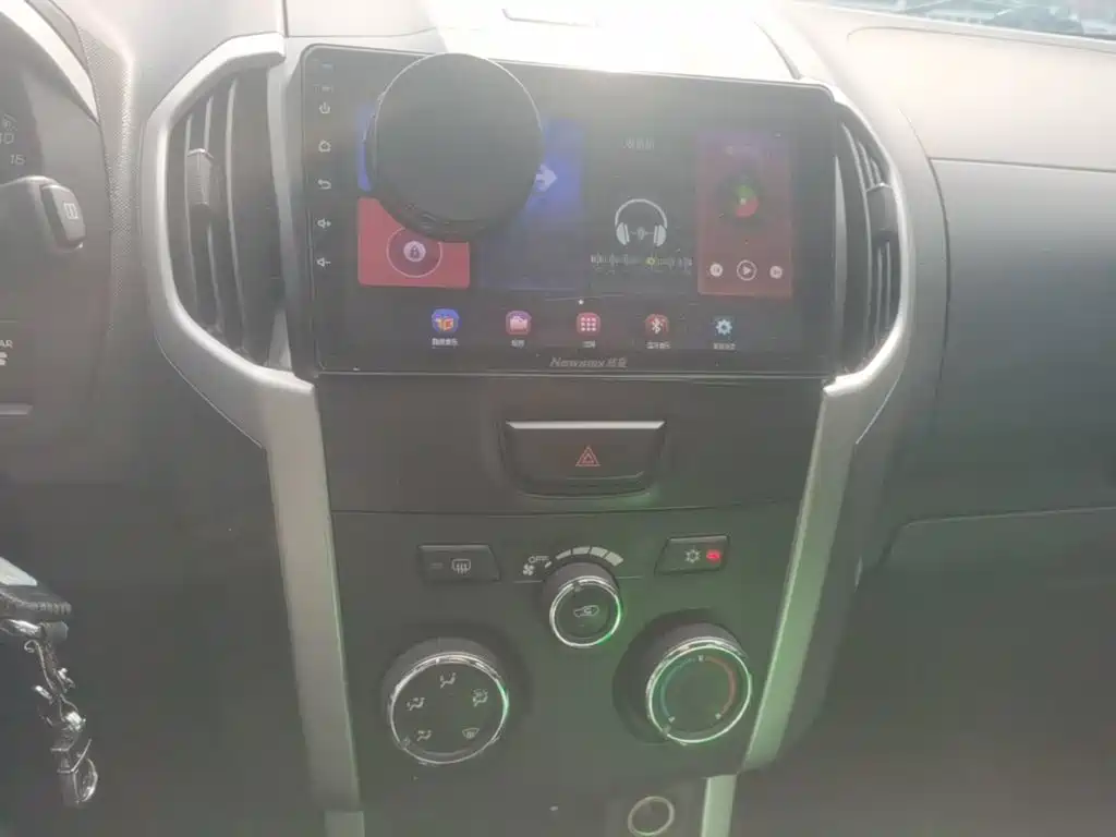 Isuzu MU-X — миниатюра 13