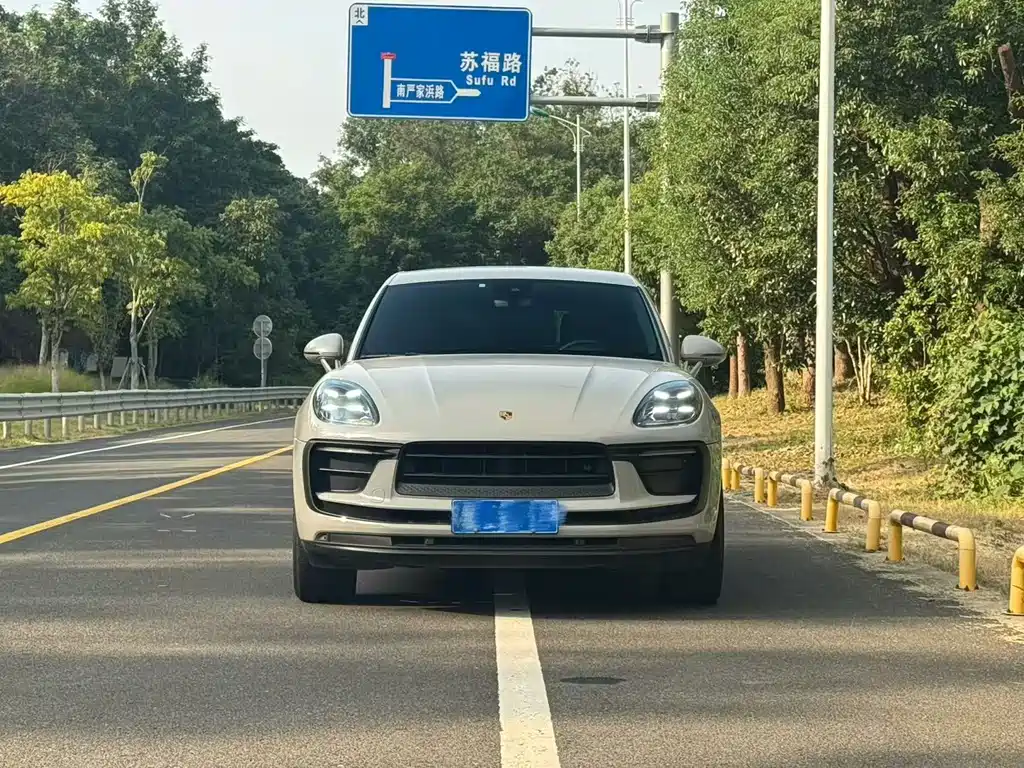 Porsche Macan — миниатюра 2