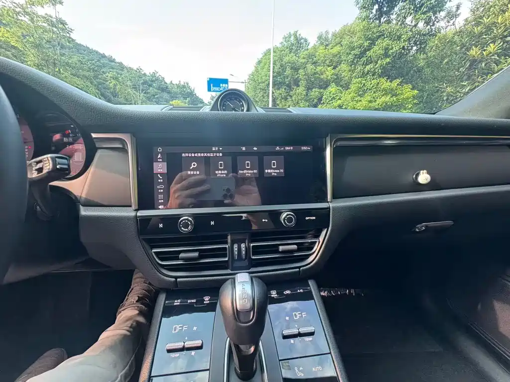 Porsche Macan — миниатюра 11