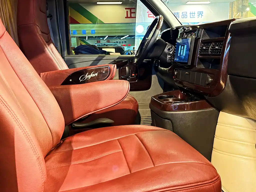 GMC Savana — миниатюра 13