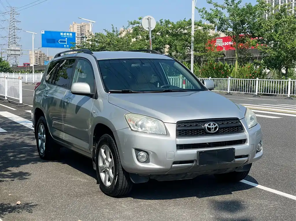 Toyota RAV4 — миниатюра 4