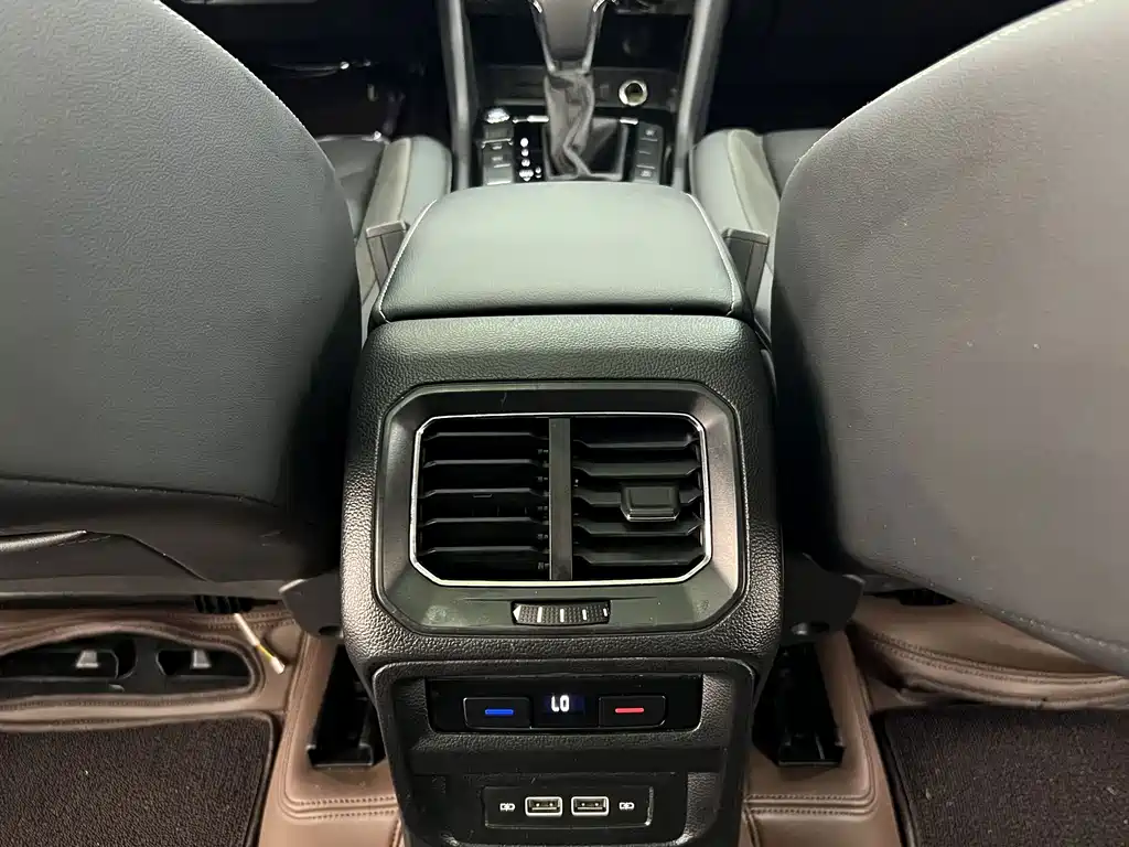 Volkswagen Tiguan L — миниатюра 11