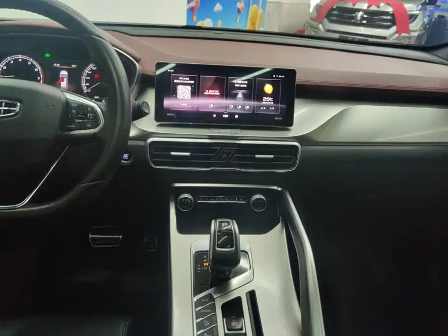 Geely Binyue — миниатюра 13
