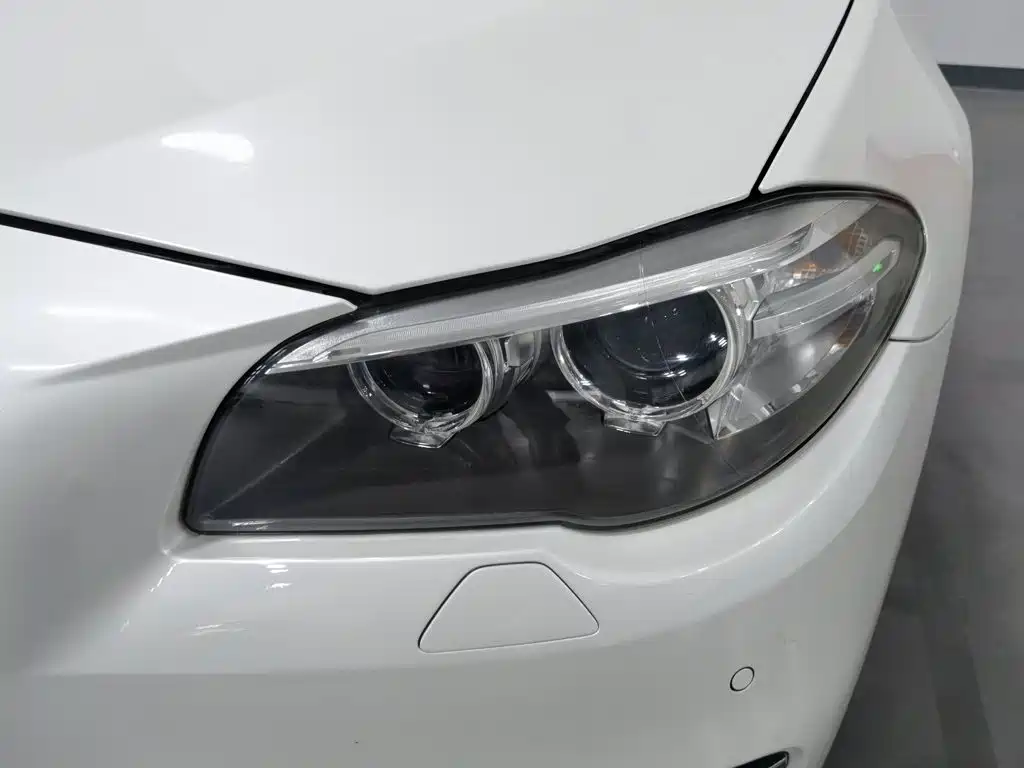 BMW 5 Series — миниатюра 7