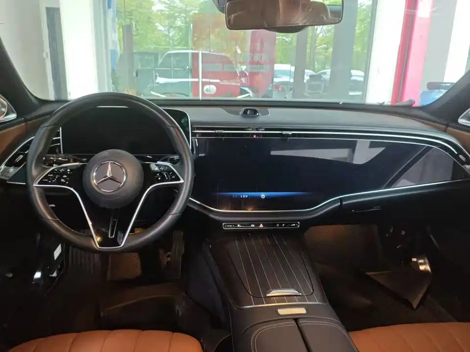 Mercedes-Benz E-Class — миниатюра 2