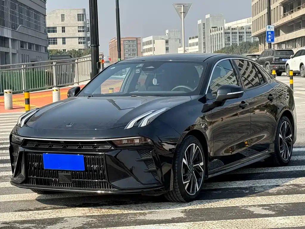 Lynk & Co 03
