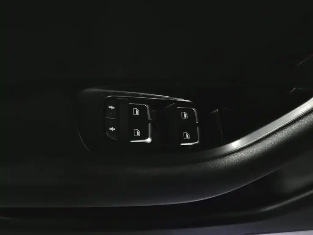 Audi A6L — миниатюра 9