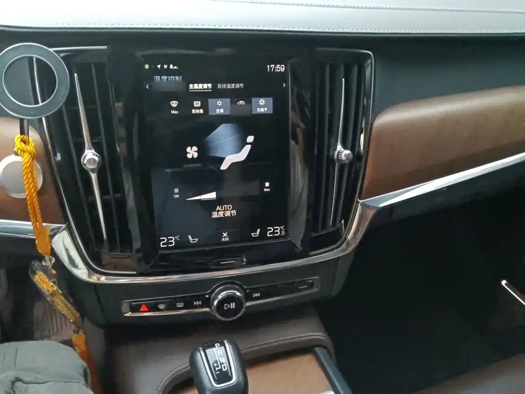 Volvo S90 — миниатюра 6
