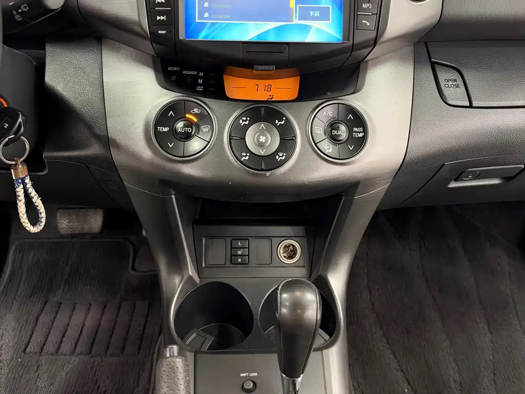 Toyota RAV4 — миниатюра 11
