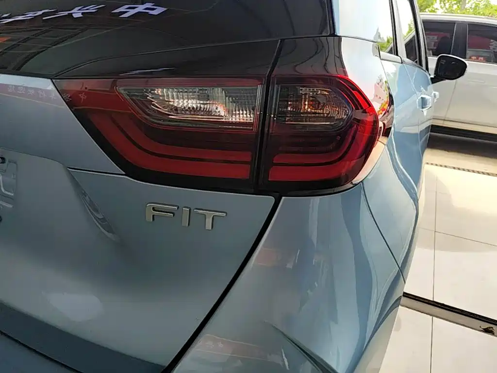 Honda Fit — миниатюра 8
