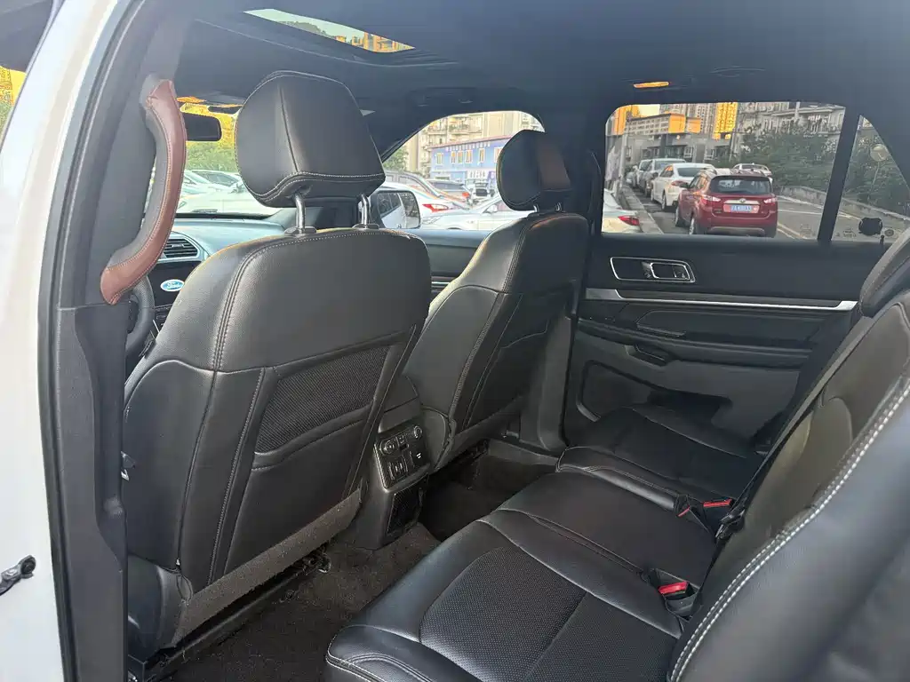 Ford Explorer (Import) — миниатюра 9