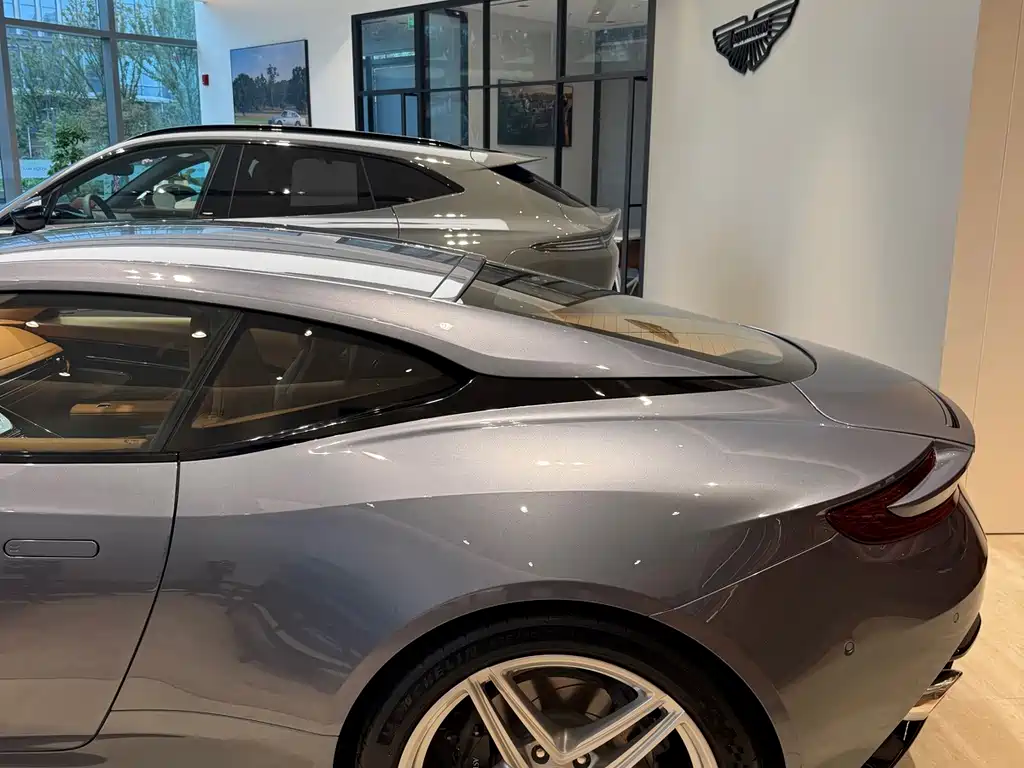Aston Martin DB12 — миниатюра 4