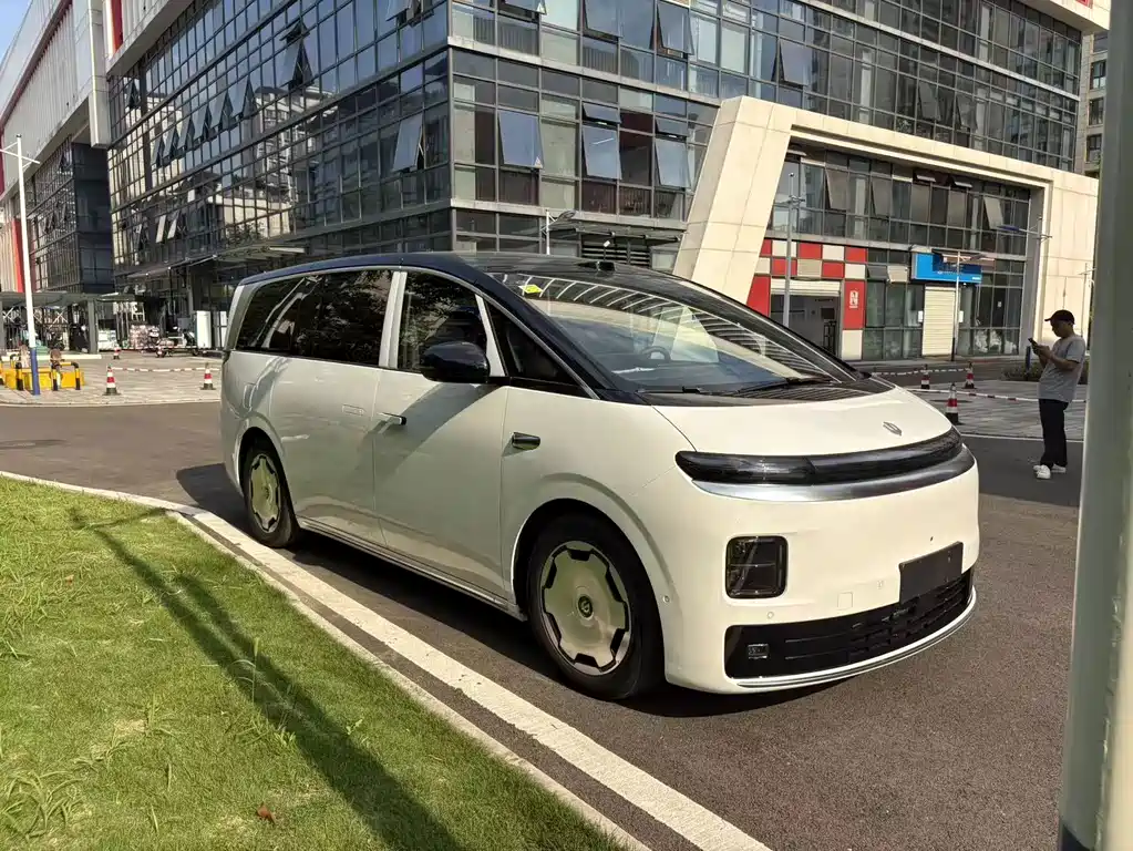 Leapmotor 零跑D99 — миниатюра 3