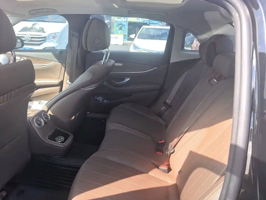 Mercedes-Benz E-Class — миниатюра 5