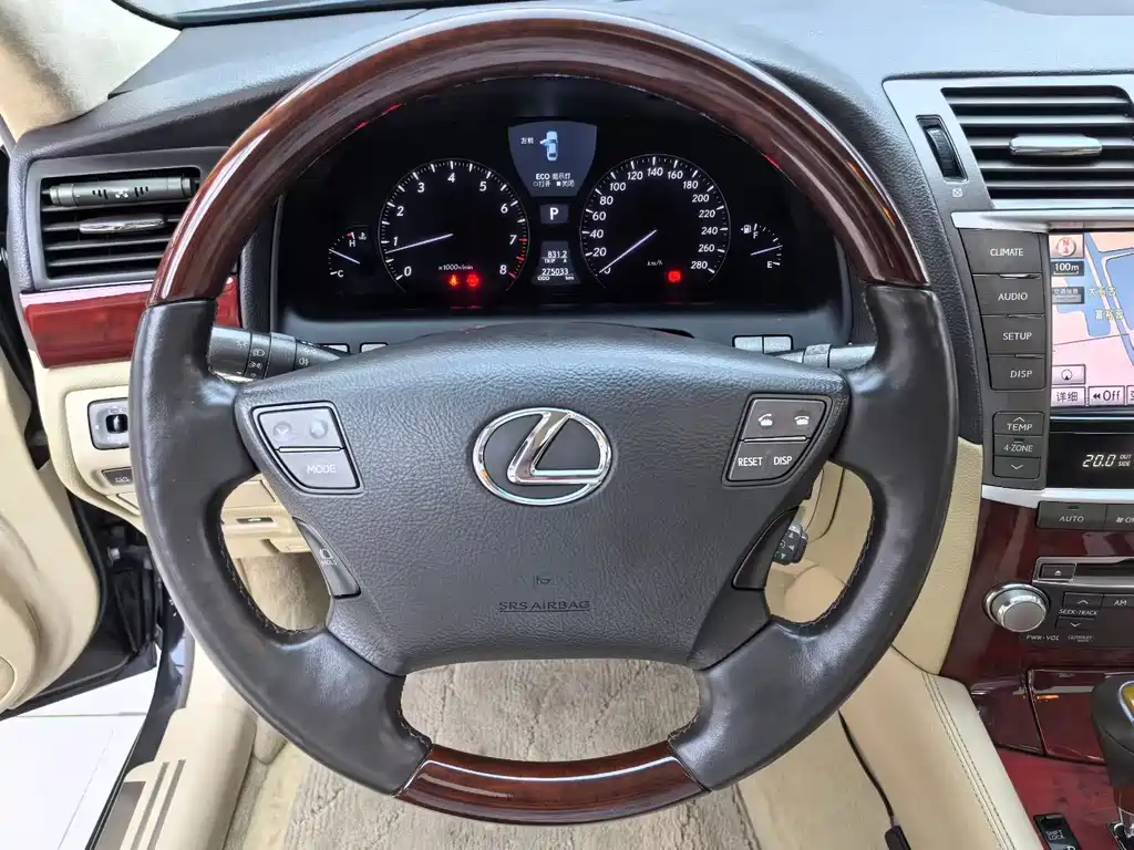 Lexus LS — миниатюра 5