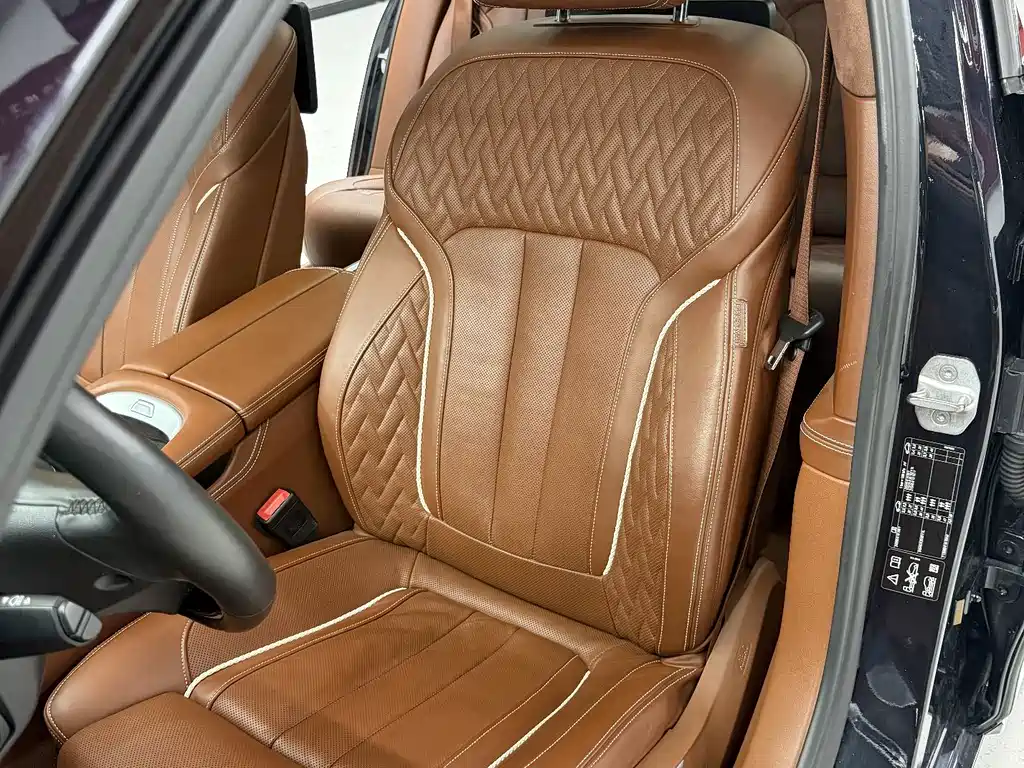 BMW 7 Series — миниатюра 15
