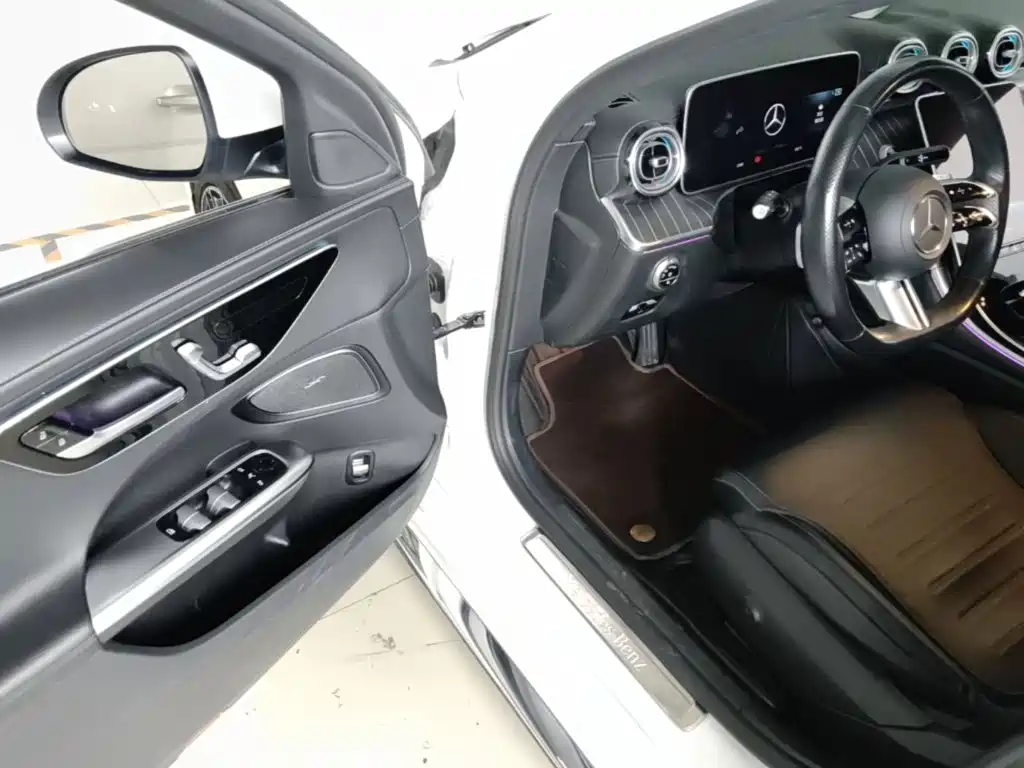 Mercedes-Benz C-Class — миниатюра 16