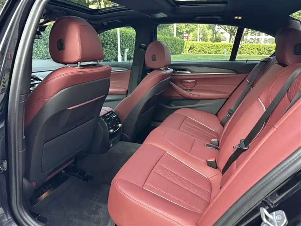 BMW 5 Series — миниатюра 7