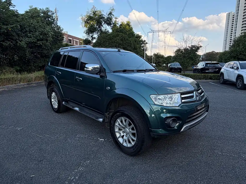 Mitsubishi Pajero Sport — миниатюра 3