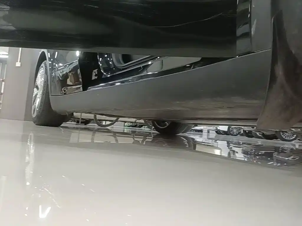 Tesla Model Y — миниатюра 21