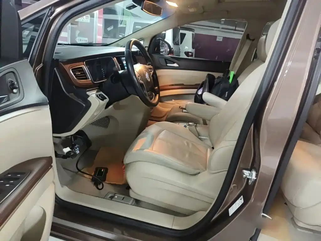 Buick GL8 — миниатюра 15