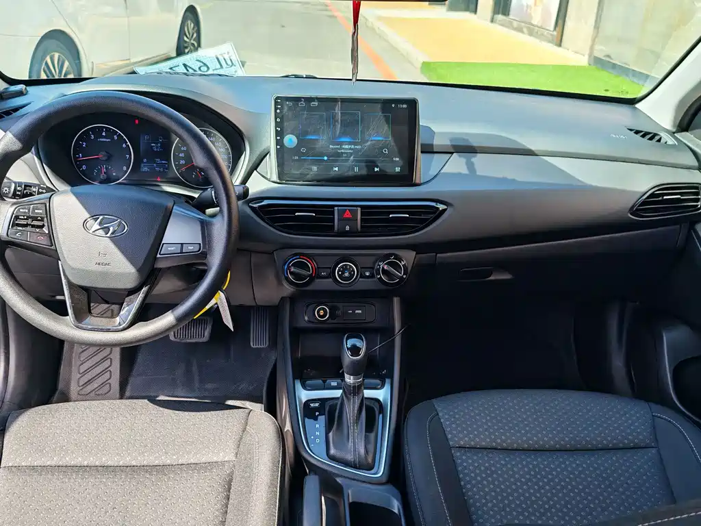 Hyundai Elantra — миниатюра 8