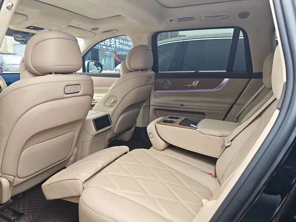 AITO ASK THE WORLD M9