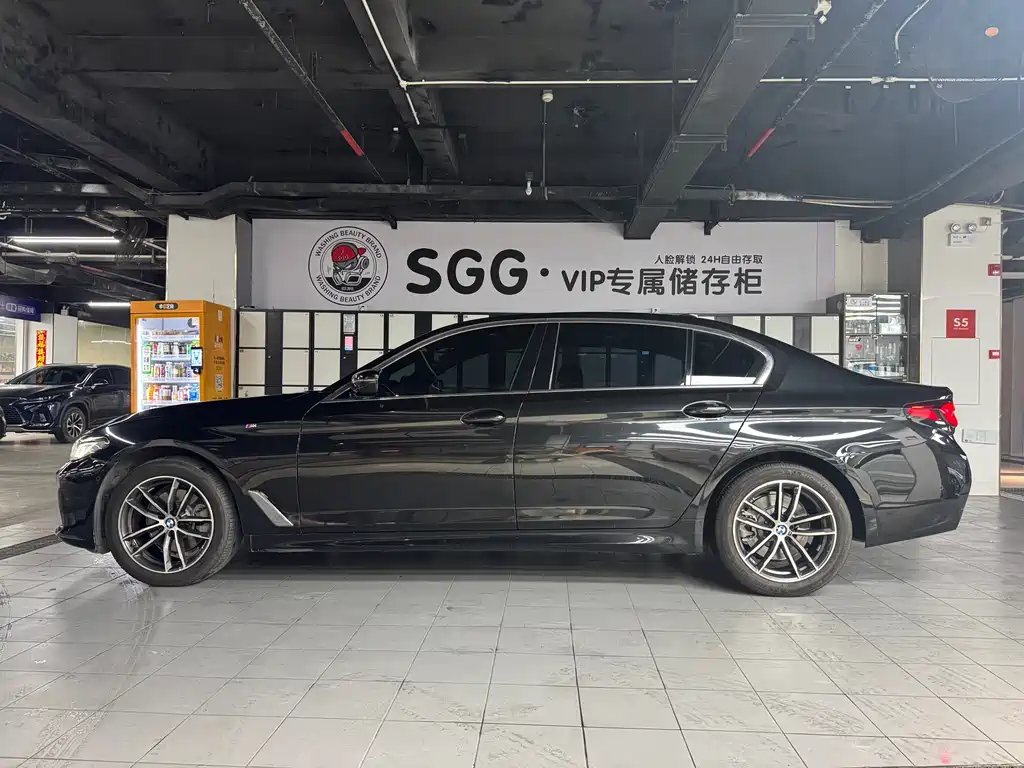BMW 5 Series — миниатюра 11