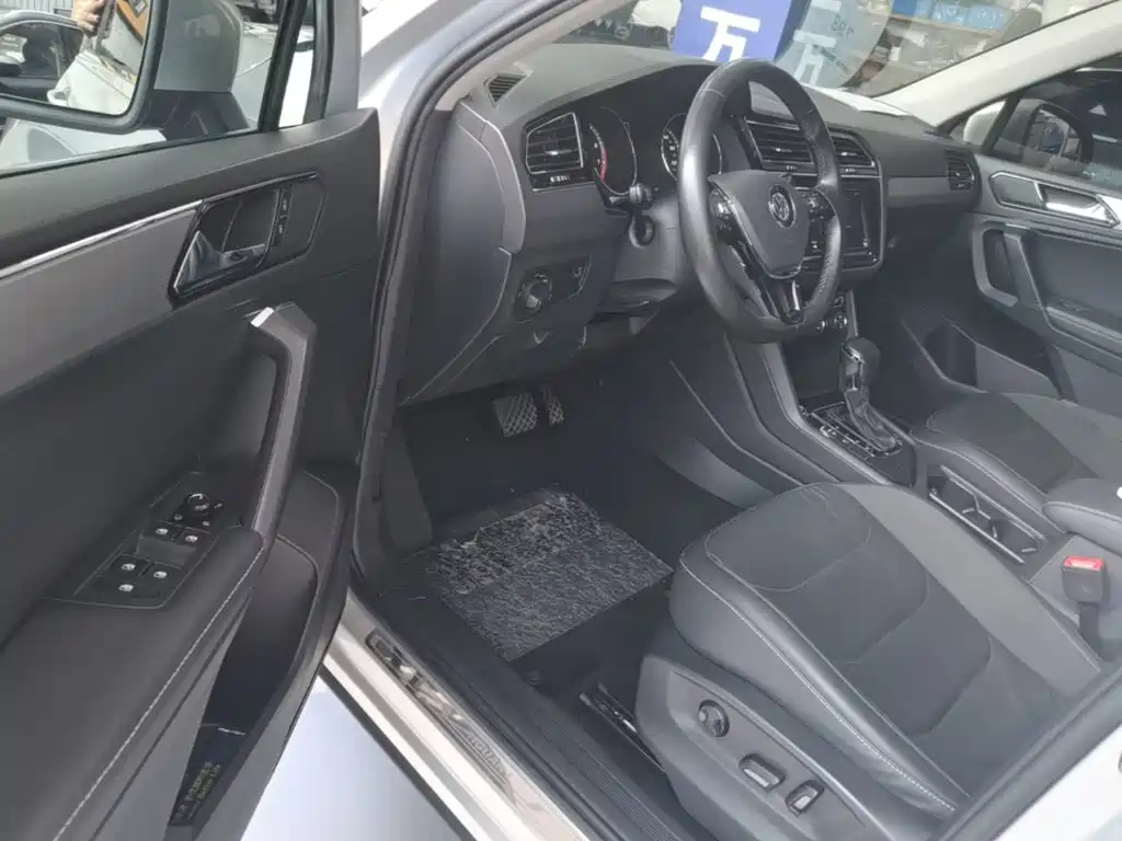 Volkswagen Tiguan L — миниатюра 16