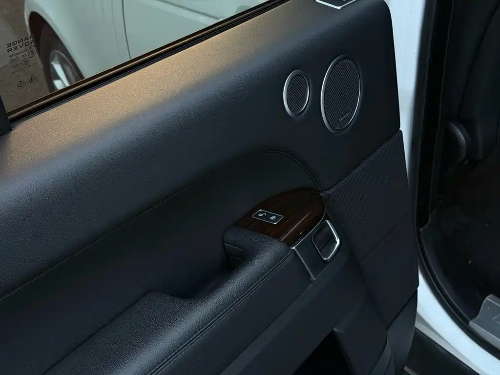 Land Rover Range Rover — миниатюра 12