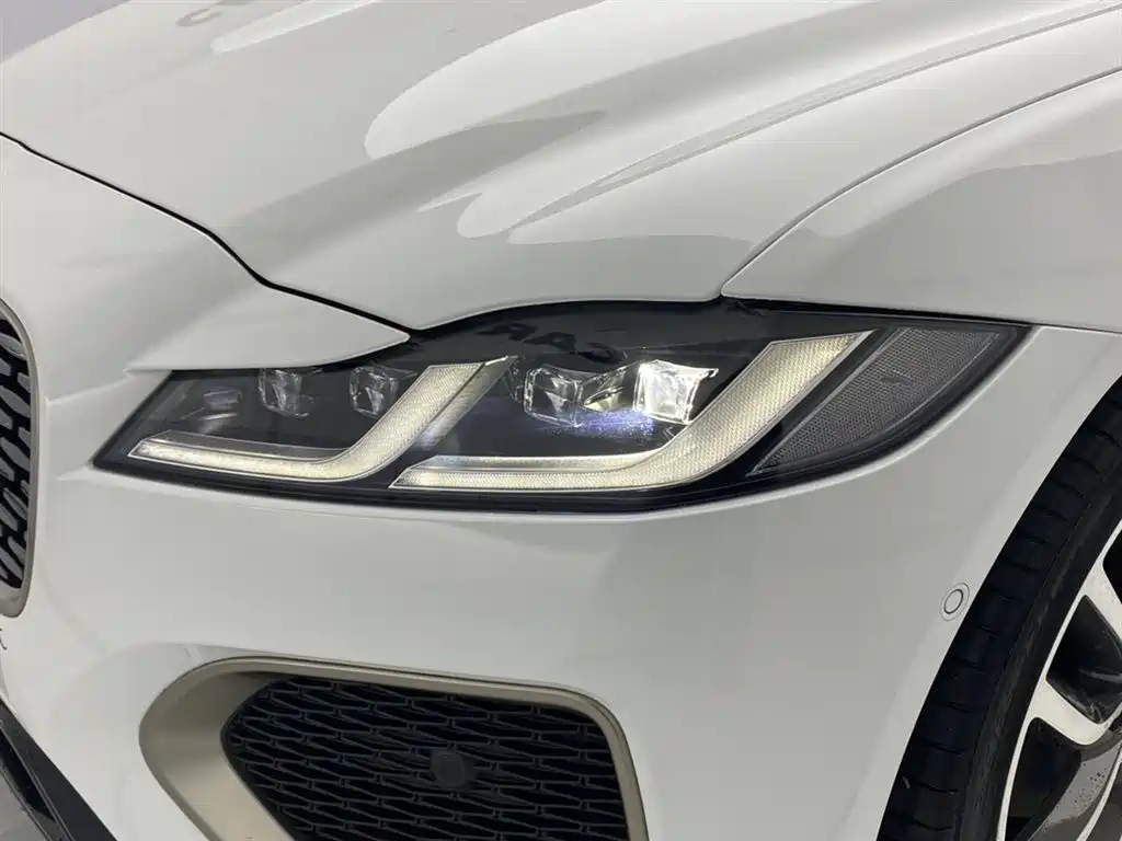 Jaguar XFL 2024 2.0T P300 Flagship Sport