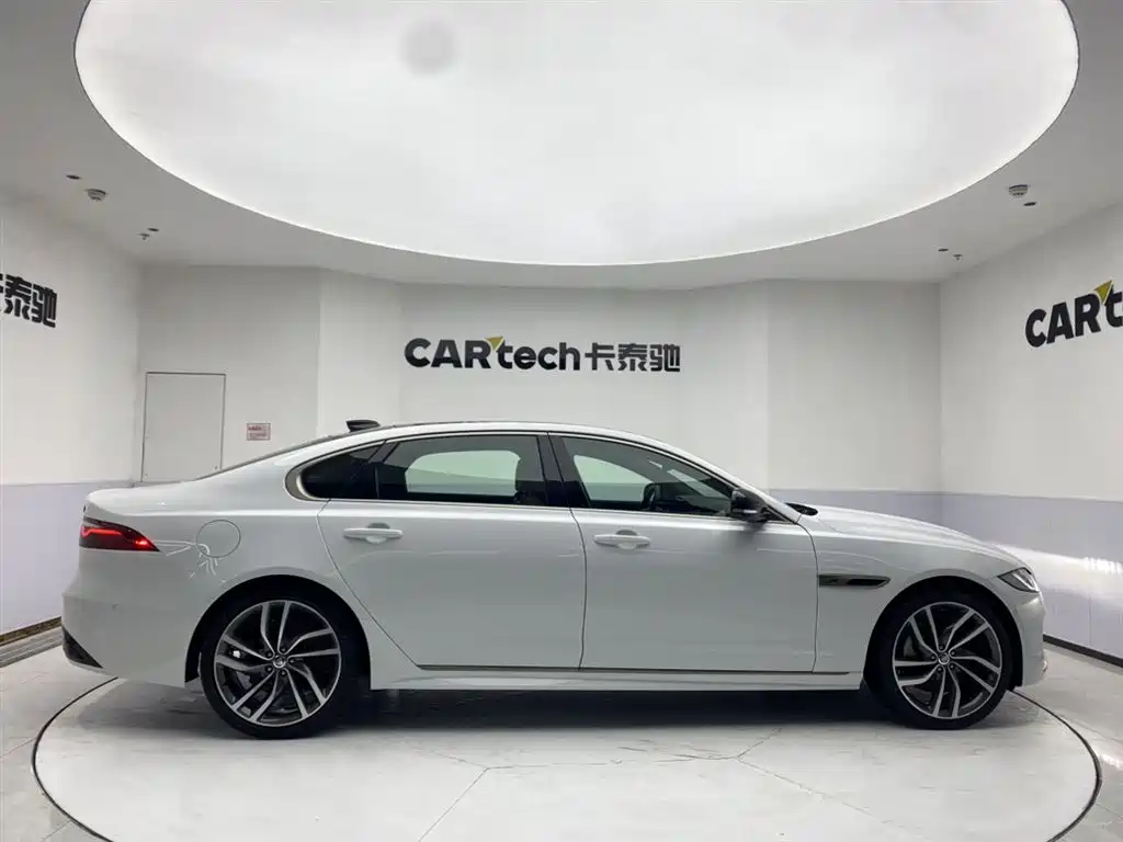 Jaguar XFL 2024 2.0T P300 Flagship Sport