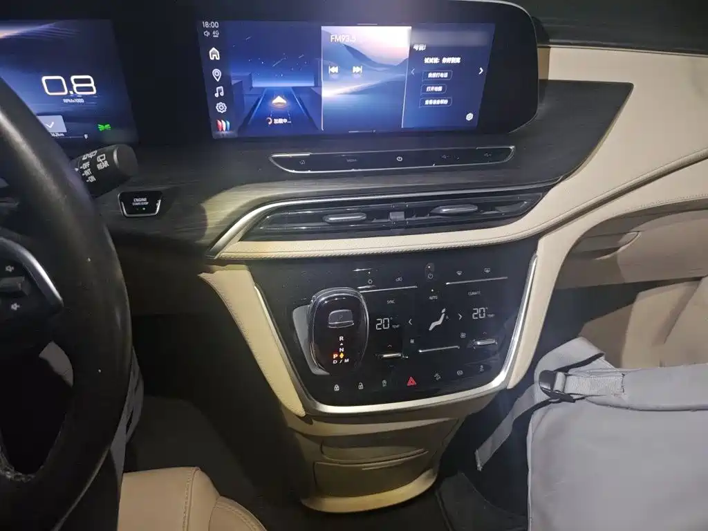 Buick GL8 — миниатюра 6