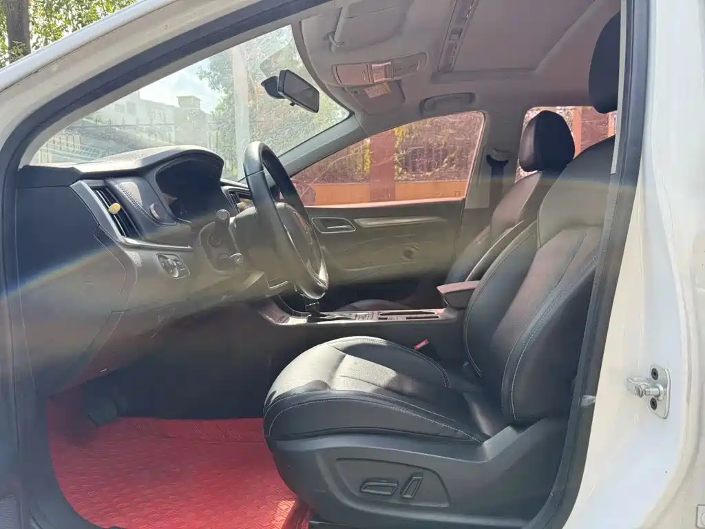 Roewe i6 Classic — миниатюра 4