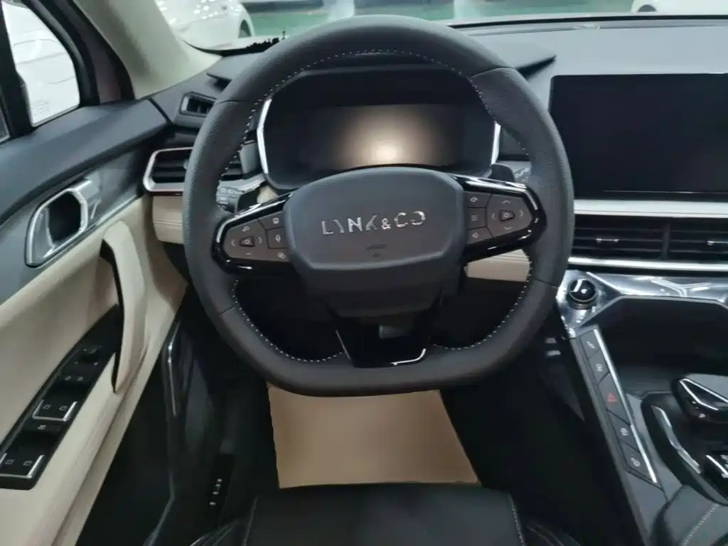 Lynk & Co 06 — миниатюра 11