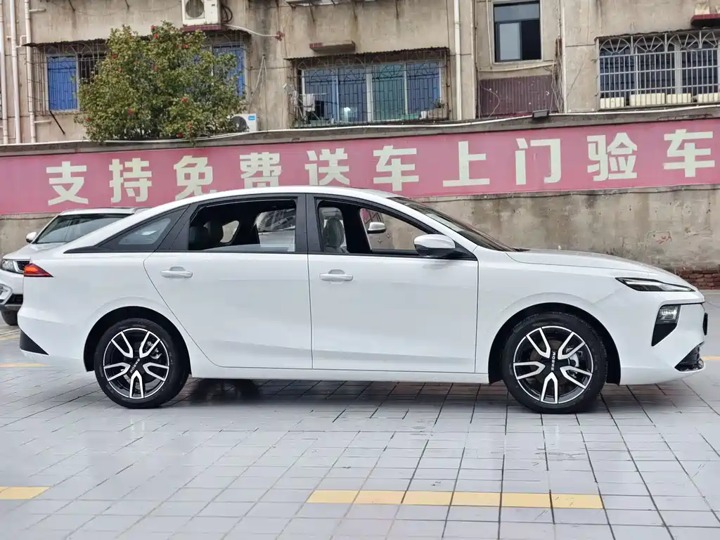 ROEWE D6