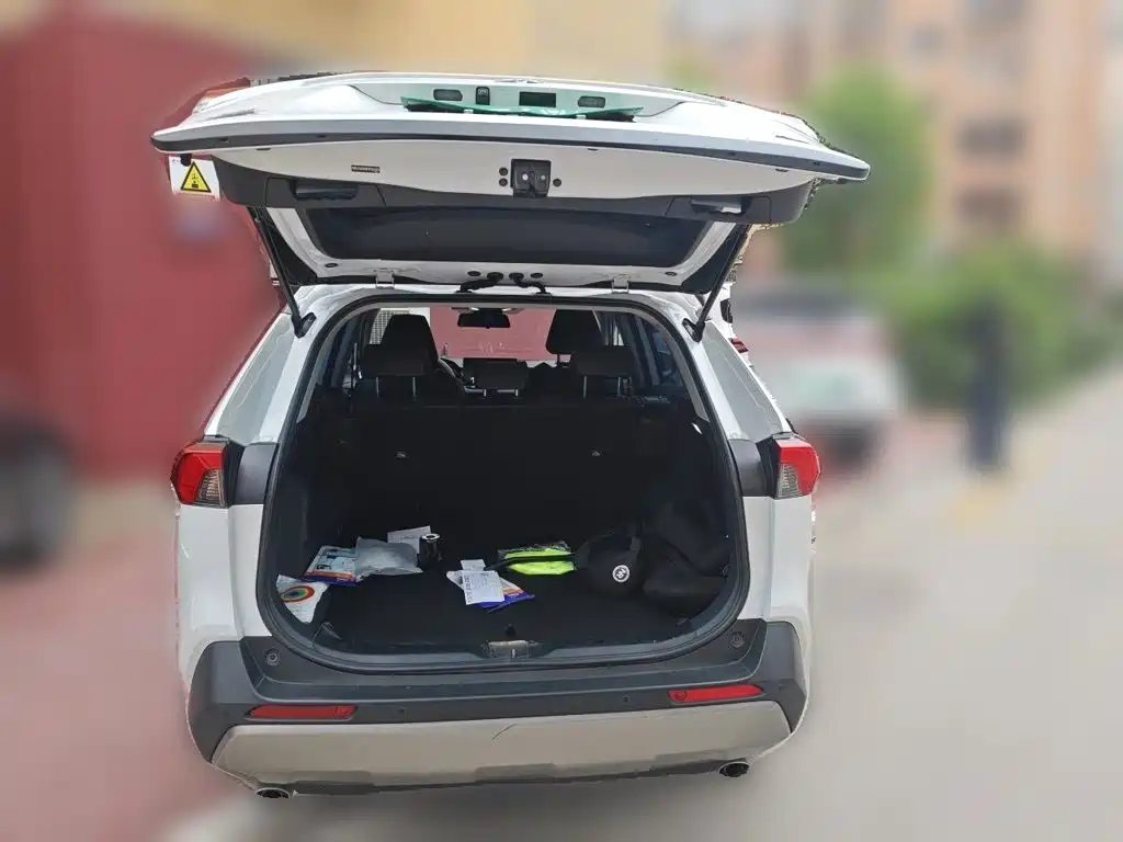 Toyota RAV4 — миниатюра 15