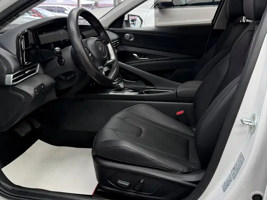 Hyundai Elantra — миниатюра 12