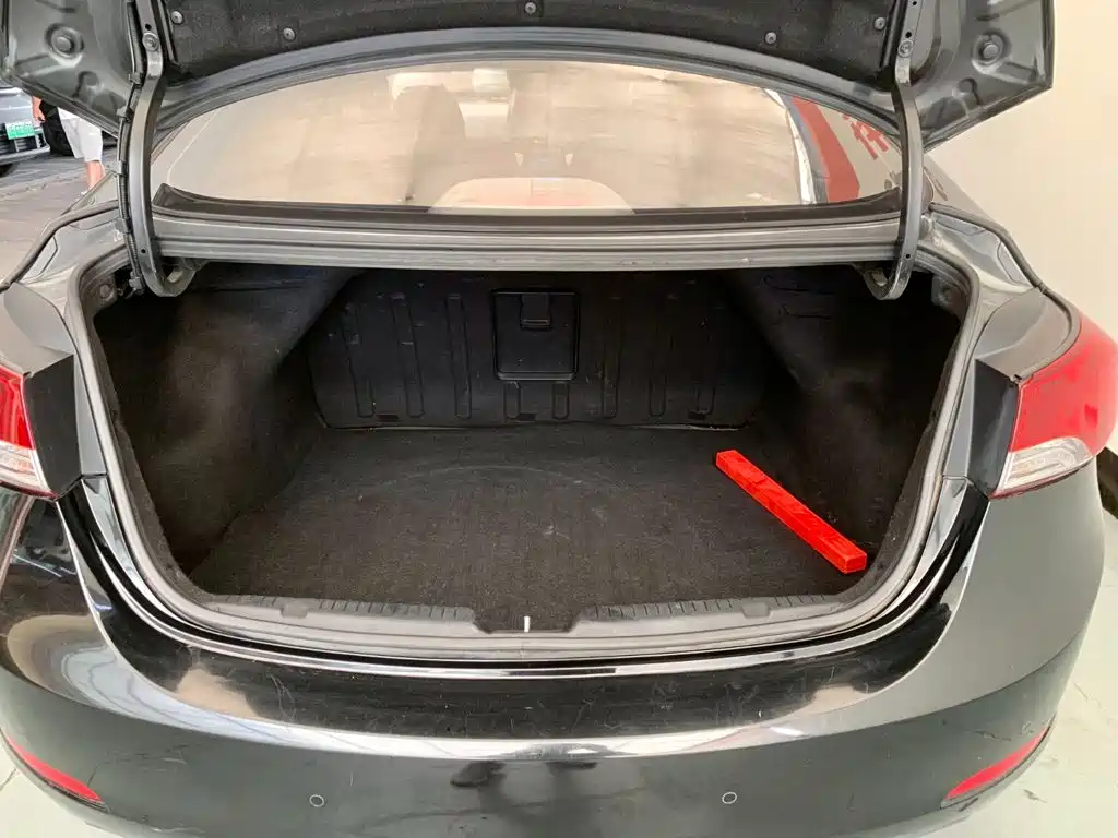 Hyundai Elantra Langdong — миниатюра 16