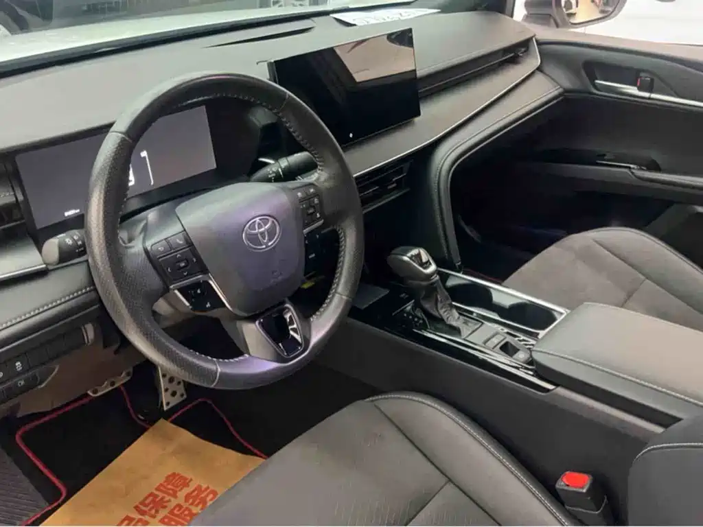 Toyota Camry — миниатюра 6