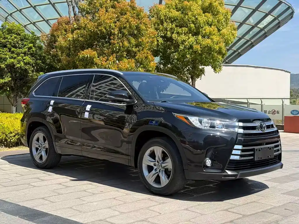 TOYOTA HIGHLANDER