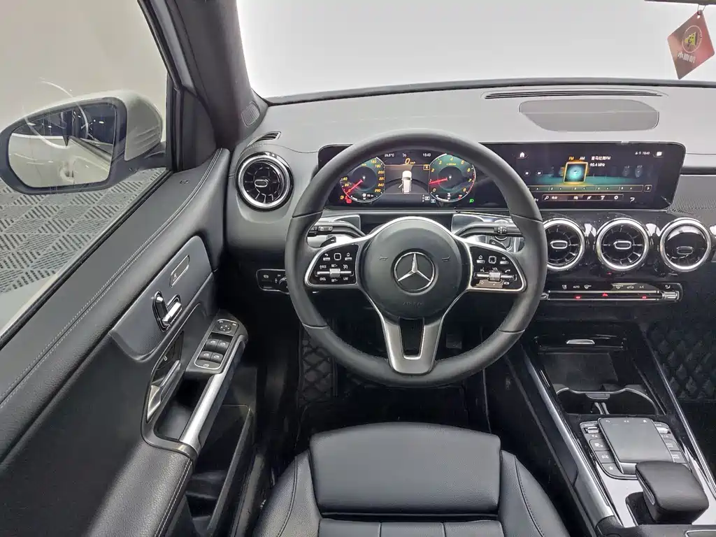 Mercedes-Benz GLB — миниатюра 9